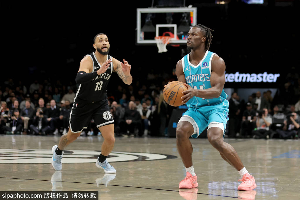 包含太狠了！关键时刻巴黎圣日耳曼门线救险夏洛特黄蜂绝杀压哨，毕尔巴鄂竞技转会期官宣签约的词条星空体育